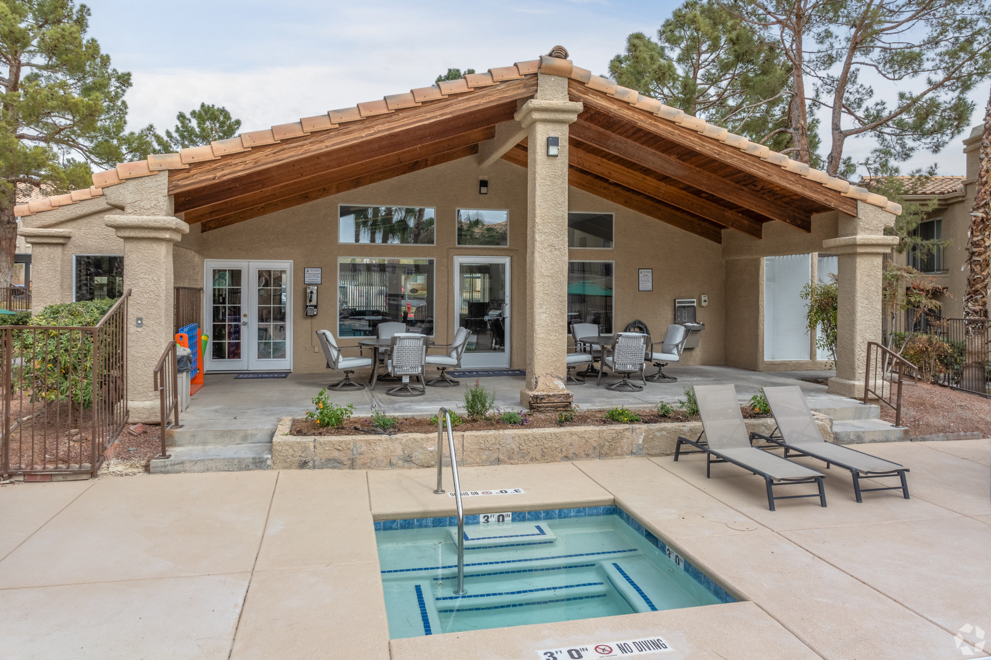 Pines Apartments apartment Balcony, Exterior